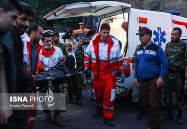 انتقال 81 نفر از مصدومان حادثه معدن به مراکز درمانی/ 2 همسر باردار در بین خانواده