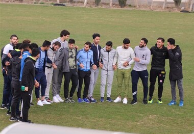 استقبال خوب هواداران استقلال در فرودگاه 
