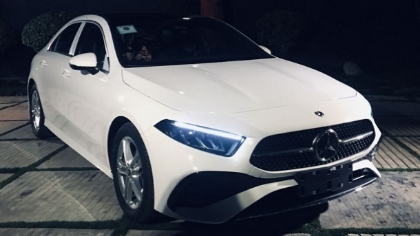 رونمایی از اولین خودروی وارداتی پلاک شده جانبازان