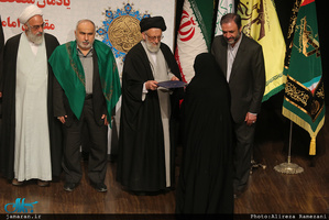 یادمان مصحف اهدایی به آستان مقدس امامین جوادین(ع) به نیابت از شهدای مدافع حرم اهل بیت(ع)