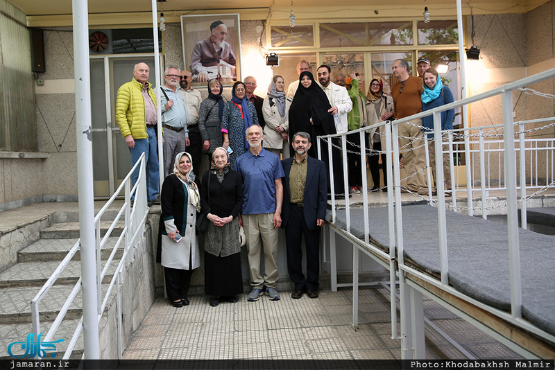 بازدید جمعی از گردشگران آمریکایی از بیت امام خمینی در جماران 