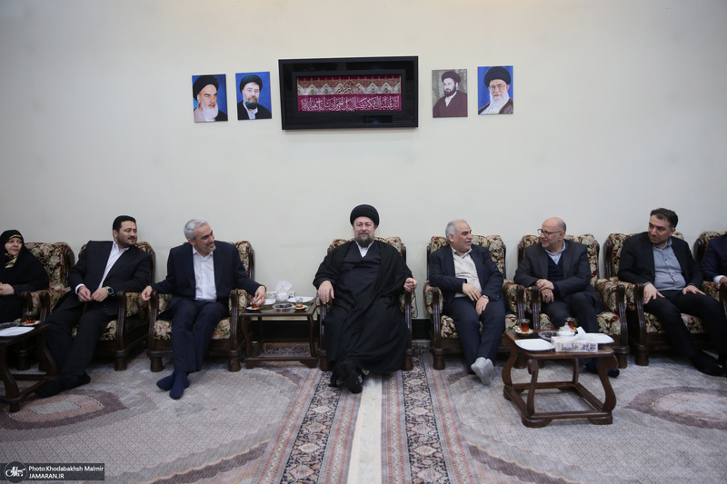 دیدار وزیر اقتصاد  جمعی از مدیران بانک ها با سید حسن خمینی