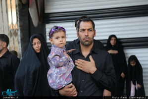 پیاده روی آیت الله العظمی وحید خراسانی به سمت حرم حضرت معصومه(س)