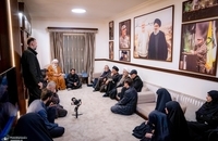 حضور نماینده رهبر انقلاب اسلامی در منزل خانواده‌های فرماندهان شهید حزب‌الله لبنان در بیروت (17)