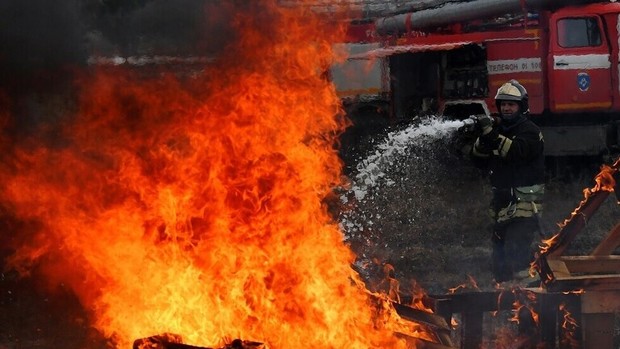 پهپادهای اوکراینی یک پالایشگاه روسیه را به آتش کشیدند