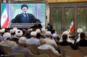ادای احترام مهمانان خارجی کنفرانس وحدت اسلامی به مقام شامخ حضرت امام خمینی (س)