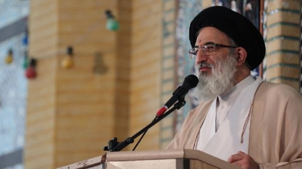امام جمعه کرج: دشمنان کیان خانواده را نشانه رفته اند/ آیا افول آمریکا غیر از این است که در بسیاری از مبادلات جهانی از دلار استفاده نمی شود