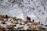 وضعیت امدادگران لرستانی در قله دنا مساعد است