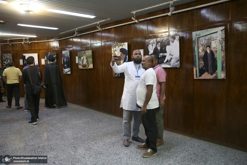 بازدید جمعی از وکلا و مسئولین دادگستری کشور سریلانکا از بیت امام خمینی (س) در جماران