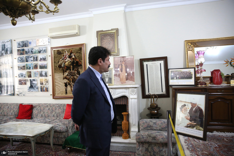 بازدید عبدالکریم حسین‌زاده، معاون امور توسعه روستایی و مناطق محروم کشور  از بیت امام خمینی (س) در جماران