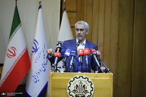 مراسم روز دانشجو در دانشگاه شریف با حضور وزیر اقتصاد/ علی مدنی‌زاده