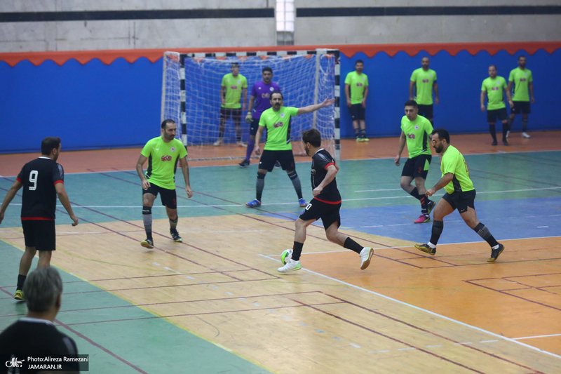 مسابقه فوتسال خیریه بین تیم هنرمندان و منتخب بنیاد حضرت زینب (س)