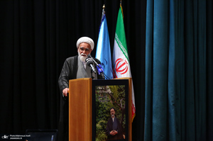 مراسم بزرگداشت سید محمود دعایی (ره) و معارفه سید عباس صالحی -2 / معزی