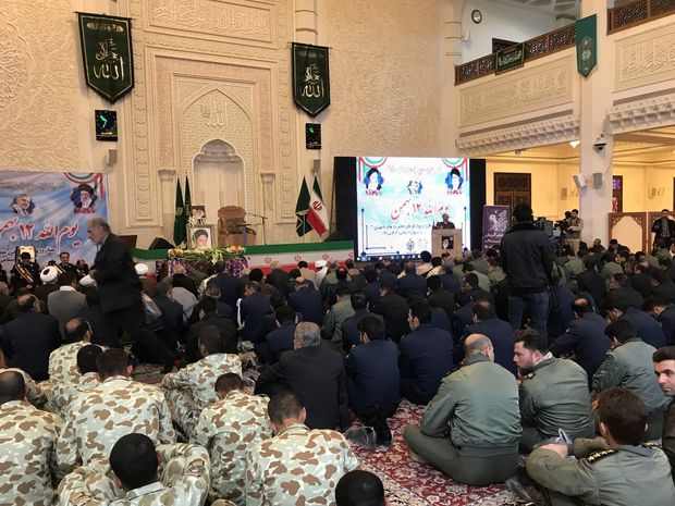 برپایی آیین نمادین بازگشت امام به میهن در حرم شاهچراغ (ع) شیراز