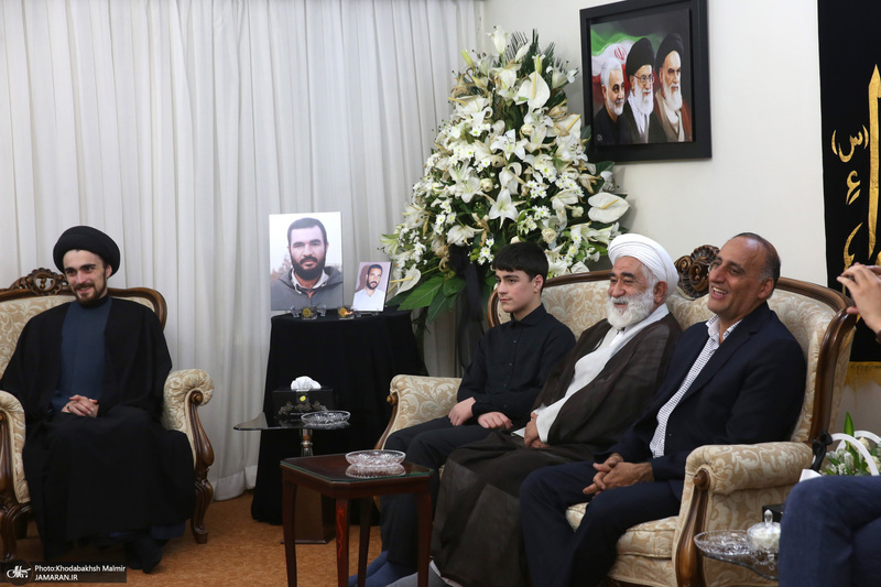 حضور سید حسن خمینی در منزل سردار شهید سلامی با خانواده این شهید والامقام دیدار و گفت‌وگو کرد.