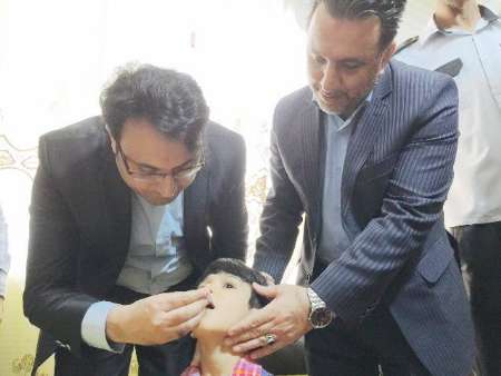 طرح واکسیناسیون خانه به خانه در قشم آغاز شد