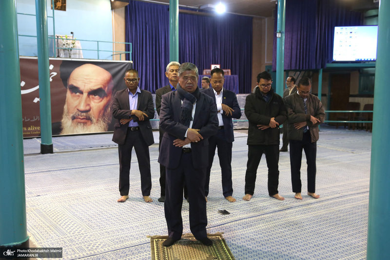 بازدید محمد بن سیو وزیر کشاورزی  و امنیت غذایی کشور مالزی از  بیت امام خمینی (س) در جماران