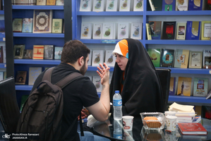 غرفه موسسه تنظیم و نشر آثار امام خمینی (ره) در سی و ششمین نمایشگاه کتاب تهران-6