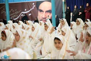 مراسم جشن تکلیف «دبستان سمیه» منطقه چهار تهران در حسینیه جماران 