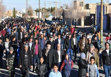 المپیاد ورزشی همگانی همراه با همایش پیاده روی خانوادگی در بهاباد برگزار شد