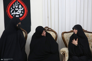 حضور سید حسن خمینی در منزل سردار شهید سلامی با خانواده این شهید والامقام دیدار و گفت‌وگو کرد.