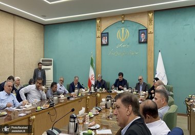 نشست فراکسیون امید مجلس دهم با حسین‌زاده، معاون رئیس‌جمهور/ دولت مدیران میانی را بازنگری کند/ تأکید بر احیای سرمایه اجتماعی و تقویت حکمرانی مشارکتی