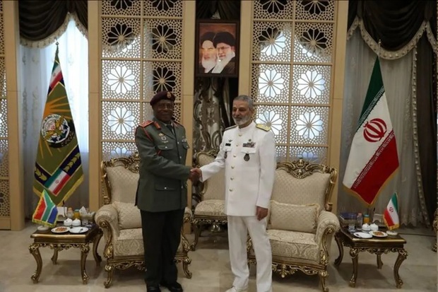 سرلشکر موسوی در دیدار فرمانده نیروهای دفاع ملی آفریقای جنوبی: نقض قول آمریکا و رژیم صهیونیستی مسبوق به سابقه است/ نیروهای مسلح جمهوری اسلامی ایران آمادگی دارند در صورت تجاوز مجدد آنها، پاسخ قاطع تری به آنها بدهند