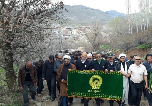 بازدید خادمان آستان قدس رضوی از منطقه سیل زده روستای &#171;چنار&#187; عجب‌شیر+تصاویر