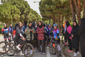 آخرین روز مسابقات دوچرخه سواری قهرمانی کشور جاده بانوان در حرم مطهر امام خمینی(س)