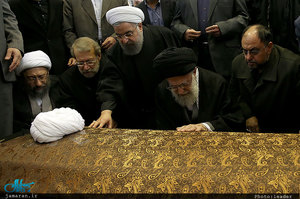 اقامه نماز رهبر معظم انقلاب بر پیکر حجت‌الاسلام والمسلمین هاشمی رفسنجانی