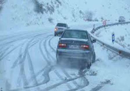 ادامه بارش باران و برف/لزوم تجهیز خودروها 