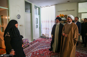 حضور رییس موسسه تنظیم و نشر آثار امام خمینی در گلزار شهدای خمین