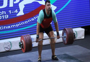 قوی ترین وزنه بردار آسیا: پرسپولیسی هستم