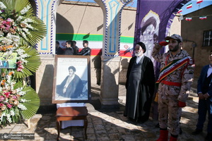 مراسم بزرگداشت 12 بهمن و گلباران بیت امام خمینی(س) در قم