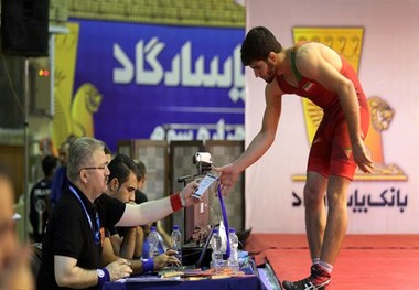 قضاوت داور بین المللی کشتی همدان در رقابت های قهرمانی آسیا