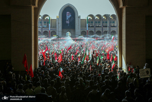اقامه نماز بر پیکر مطهر رهبر شهید انقلاب-2
