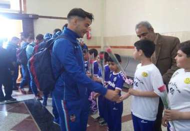 فوتبال ساحلی باشگاه های جهان تیم های روسیه و اسپانیا وارد یزد شدند