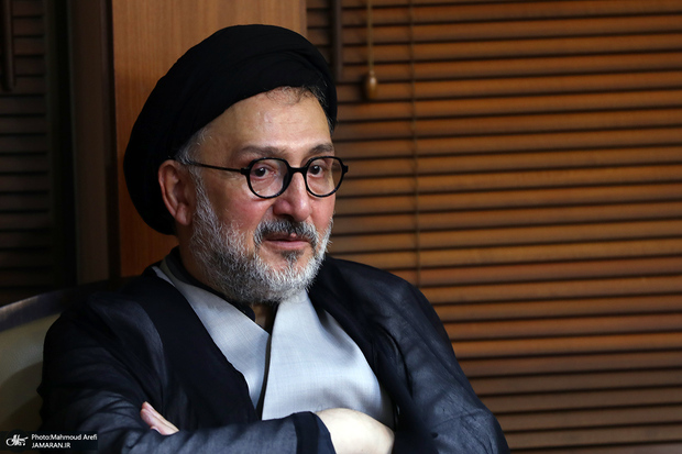 ابطحی: انقلاب اسلامی ایران بدون اسلحه و کودتا اتفاق افتاد/ بلندترین مصرع اندیشه بنیانگذار فرزانه انقلاب «اعتماد به مردم» بود/ امام(ره) به هیچ وجه در هیچ انتخاباتی حتی دخالت کلامی هم نمی‌کردند