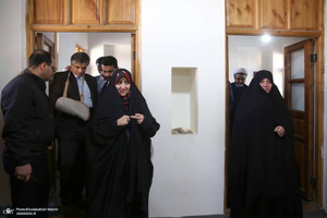 بازدید زهرا بهروزآذر، معاون رئیس جمهور از بیت تاریخی امام در خمین