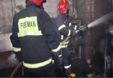 آتش‌ سوزی در شهرک صنعتی آبادان مهار شد + عکس و فیلم