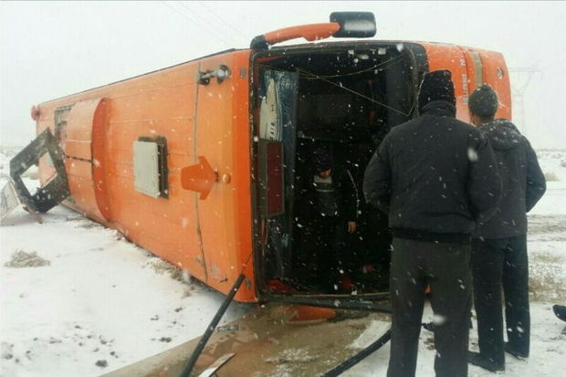 واژگونی اتوبوس در هشترود ۸ مصدوم برجا گذاشت