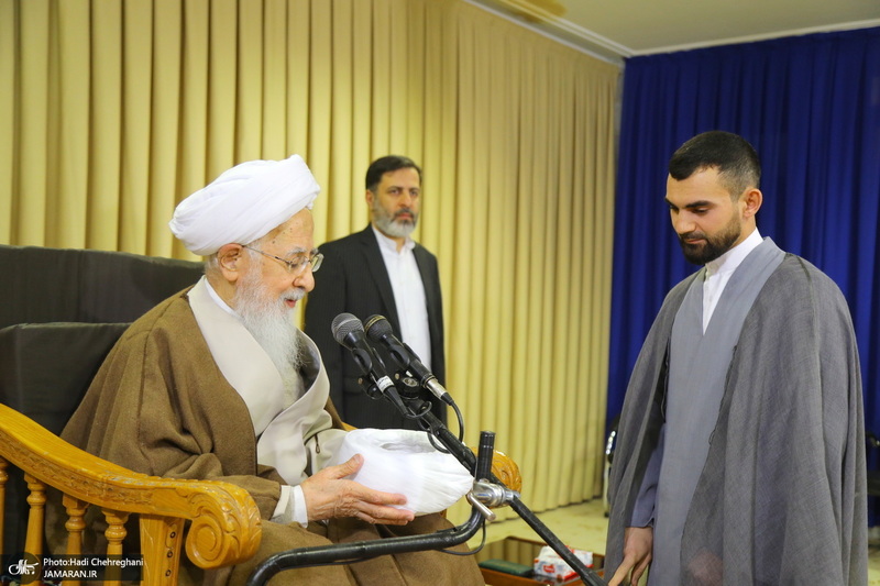عمامه گذاری طلاب توسط مراجع اعظام تقلید در روز میلاد امام علی (ع)‎