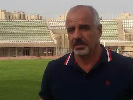 سرمربی تیم فوتبال وحدت یزد: برای بقا تلاش می کنیم