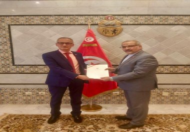 ابلاغ نامه عراقچی به قائم مقام وزارت خارجه تونس + عکس