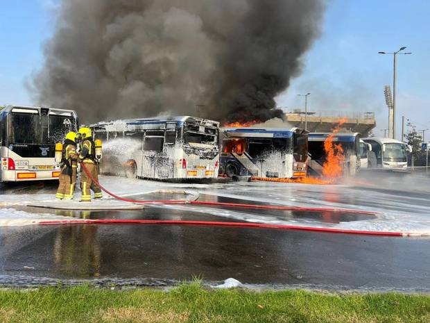 انفجار یک اتوبوس در بات‌یام اشغالی و هلاکت یک صهیونیست + فیلم