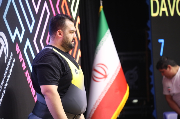 برنامه وزنه برداران ایران در قهرمانی جهان؛ کیانوش رستمی با پرچم کوزوو در نروژ