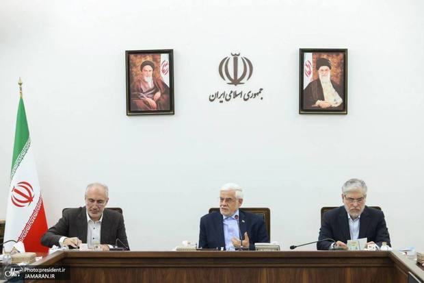 عارف: کشور به اقتدار علم و فناوری نیاز دارد/صندوق‌های حمایتی به پشتیبانی از فعالیت‌های حوزه علمی و فناوری ملزم شده‌اند/کارگروه‌هایی برای رسیدگی به وضعیت معیشتی اساتید تشکیل شده است