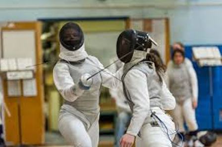 رقابت‌های قهرمانی شمشیربازی دختران کشور در اراک آغاز شد