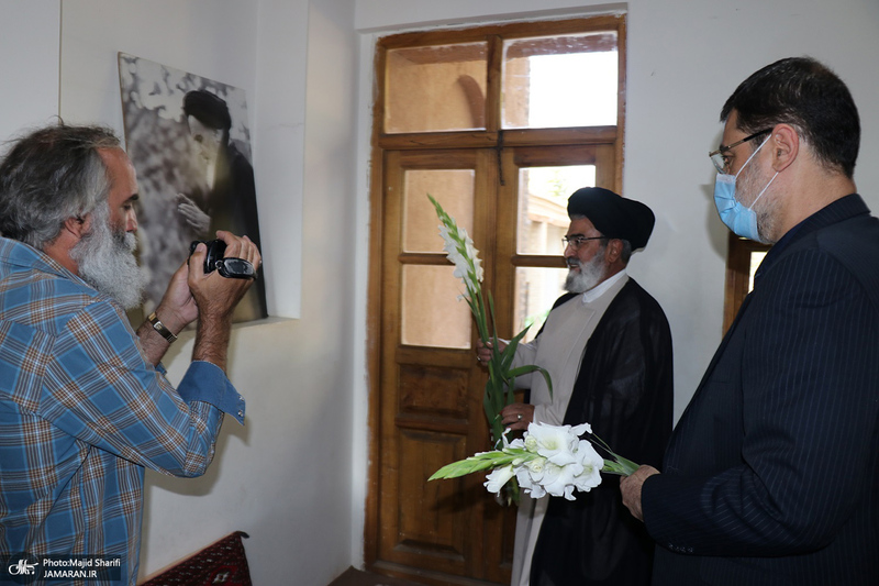 حضور معاون رئیس جمهور و رئیس بنیاد شهید و امور ایثارگران در بیت تاریخی امام در خمین