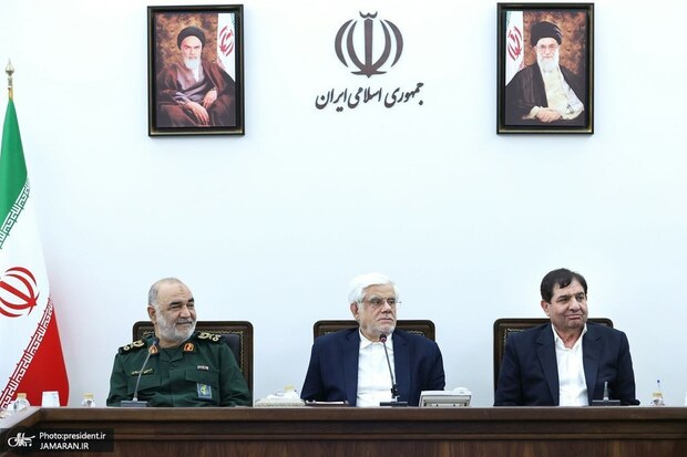 عارف: باید ویژگی‌های شخصیتی و خدمات گرانقدر شهدای خدمت برای آحاد جامعه به ویژه نسل نوجوان و جوان تبیین شود/ شهید آیت الله رئیسی با ویژگی‌های والای اخلاقی، عاشق خدمت به مردم بود/ باید نهادهای مردمی حضور پررنگ و جدی در مراسم بزرگداشت شهدای خدمت داشته باشند